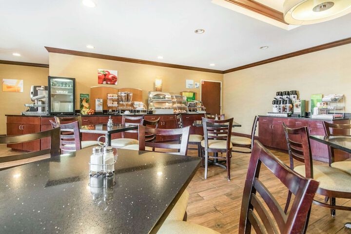 Quality Inn & Suites Lawrenceburg
