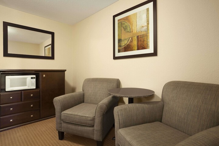 Super 8 by Wyndham Edmonton International Airport