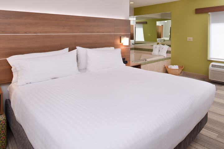 Holiday Inn Express & Suites Parkersburg-Mineral Wells by IHG