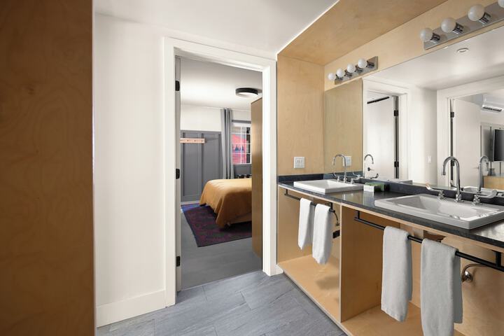 Room 46 of 119