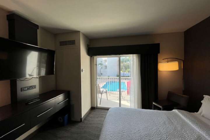 Holiday Inn Express Hotel Naples Downtown - 5th Avenue