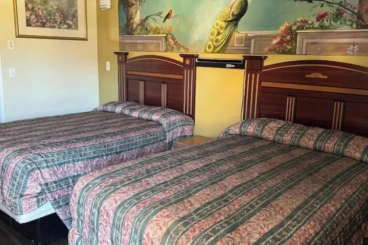 Room 14 of 16