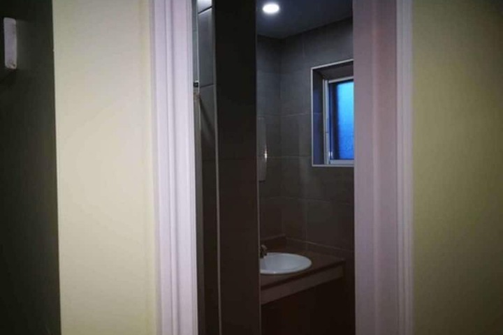 Room 18 of 37