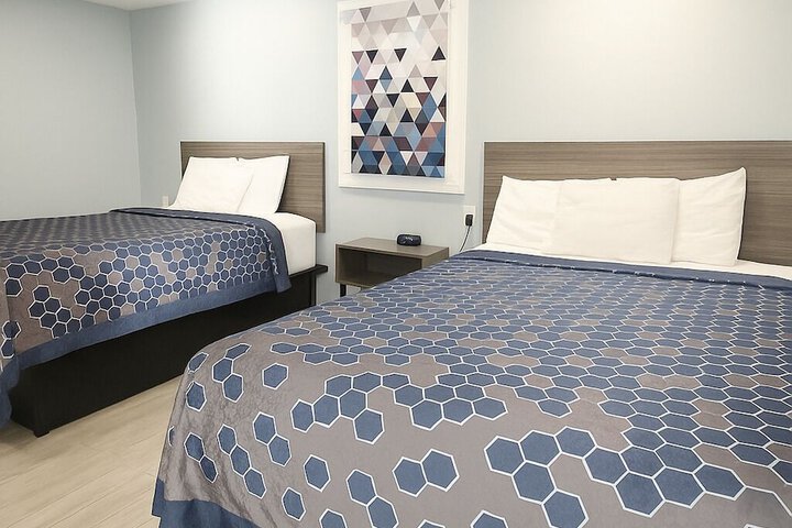 Hillsboro Inn & Suites