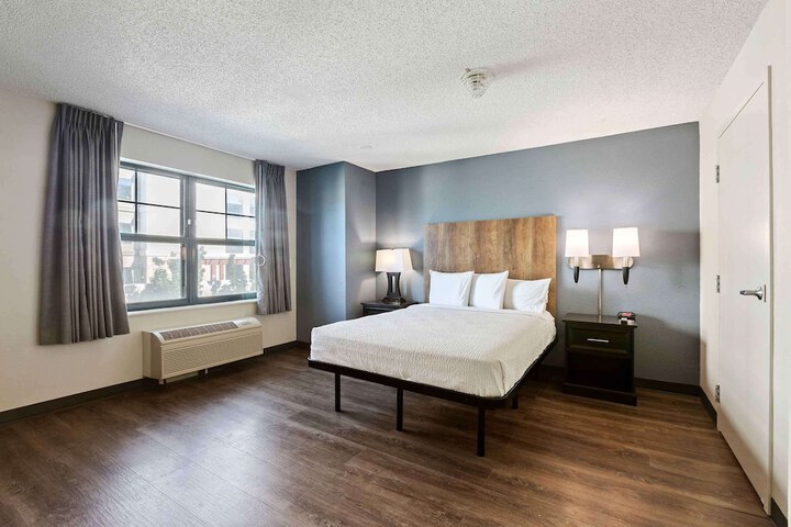 Room 17 of 34