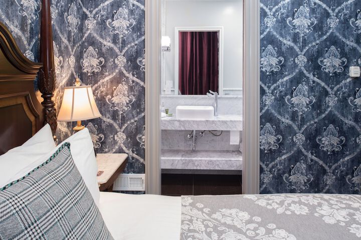 Room 21 of 38