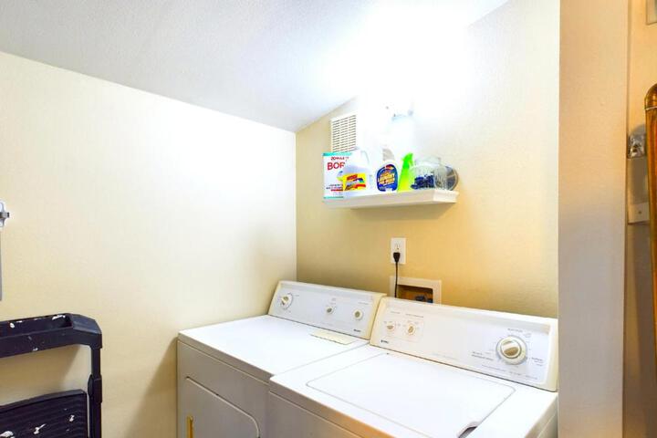 Main St. New with AC Monthly stays Charming Cottage KING BED