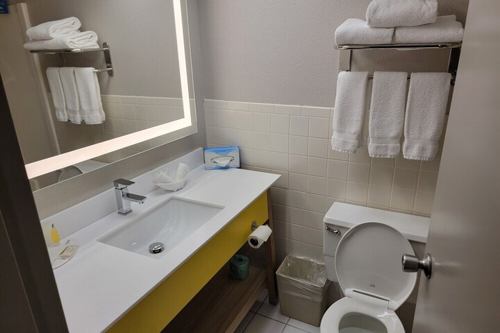 Room 8 of 24
