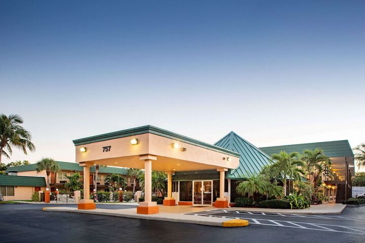 Hotel 5 of 52