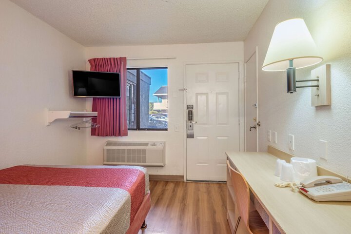 Room 25 of 65