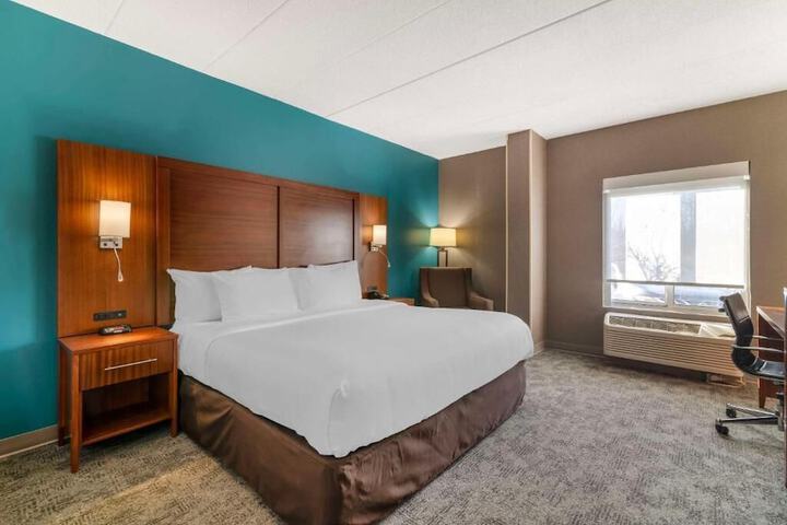 Comfort Inn Manchester Airport