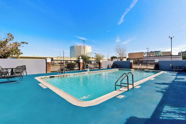 Pool 6 of 37