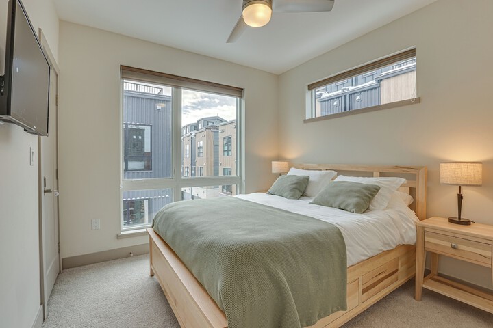 Silverthorne Townhome w / Hot Tub: Walk to Town!