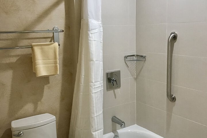 Room 52 of 75