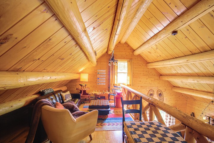 Andover Cabin Retreat w / Hot Tub & Fireplace!