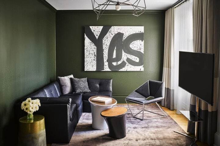 Room 25 of 43