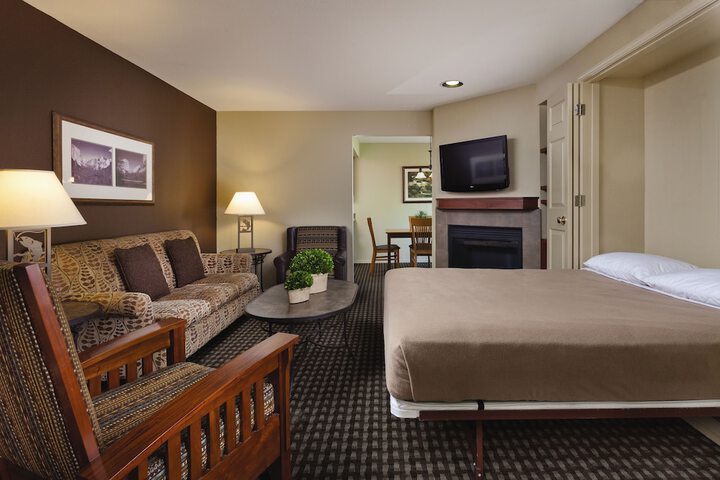 Room 8 of 16
