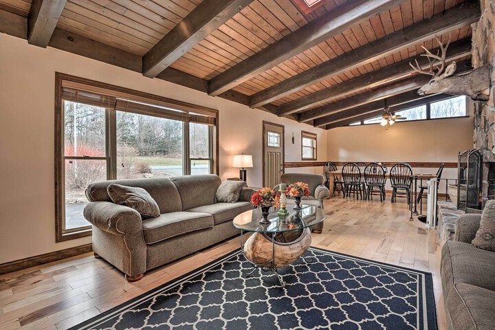Indian Lake Retreat w / Wet Bar & Covered Deck