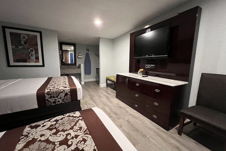 Room 6 of 22