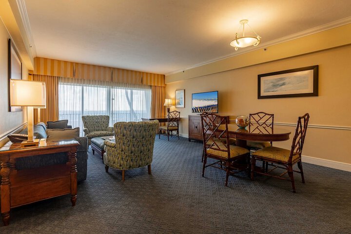 Room 43 of 164