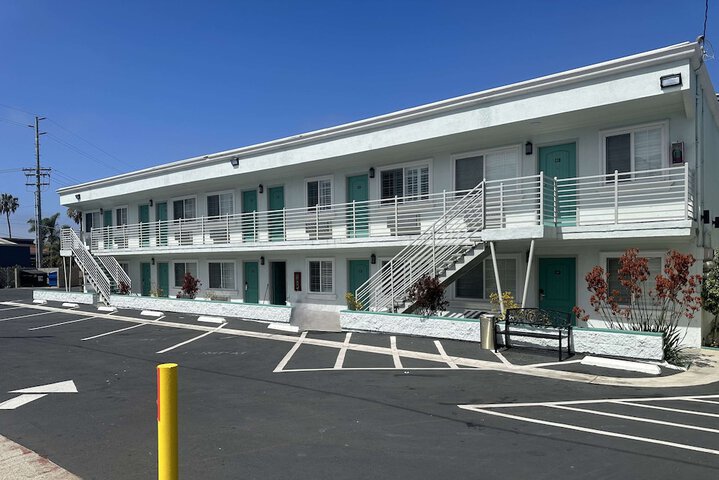 Hotel 4 of 103