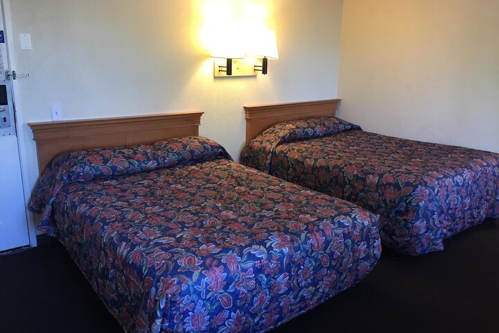 Room 6 of 10