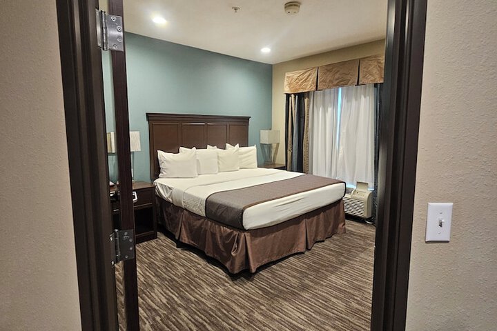 Heritage Place Hotel & Suites