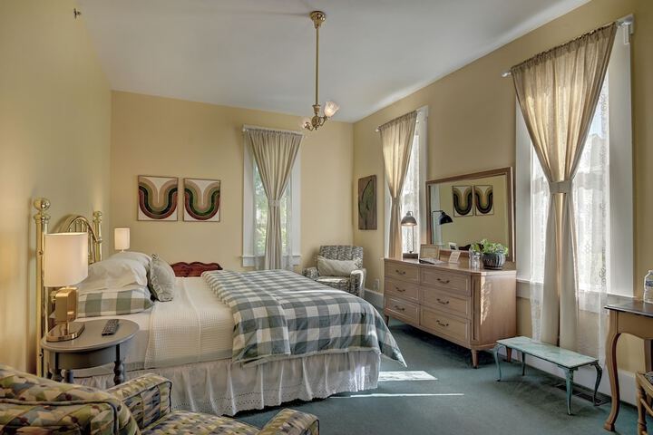 Room 43 of 76