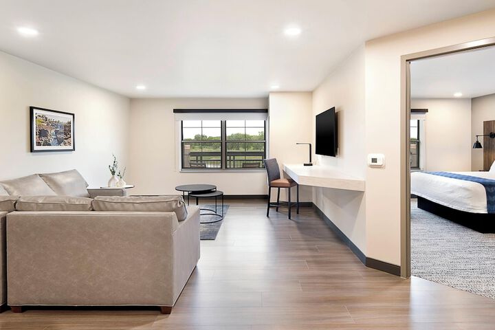 Clubhouse Hotel Suites Sioux Falls