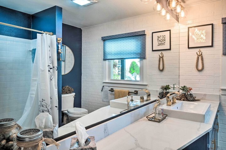 Chic Family-friendly Home With Outdoor Oasis!