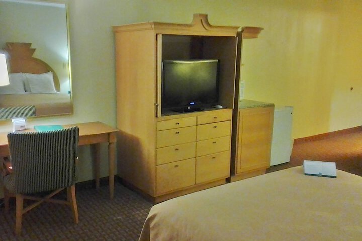 Room 25 of 82