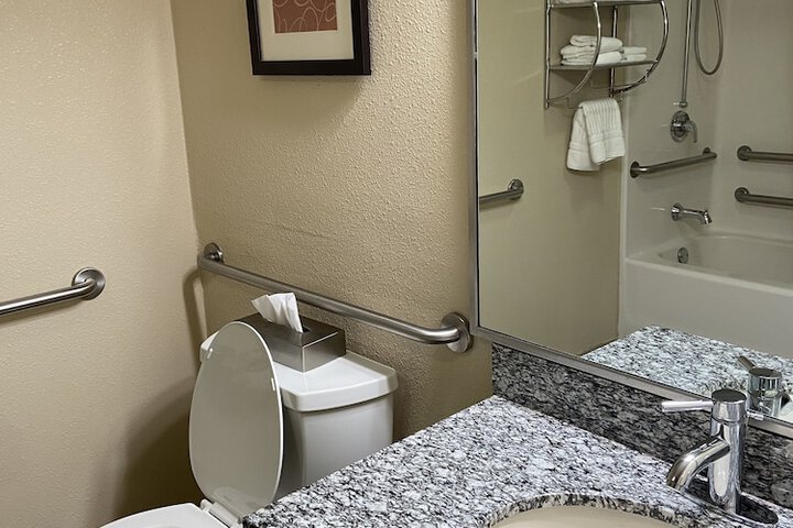 Room 16 of 34