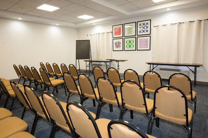 Holiday Inn Express Hotel & Suites Hesperia by IHG