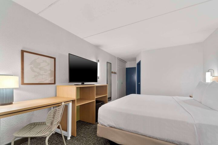 Room 13 of 24