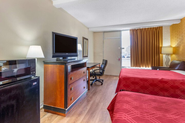 Room 25 of 33