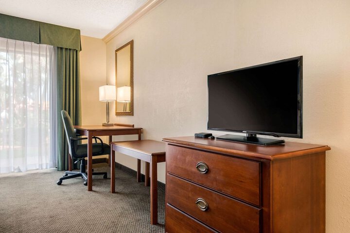 Room 13 of 40