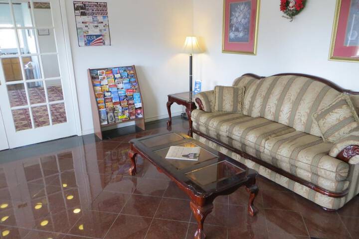 Room 14 of 36
