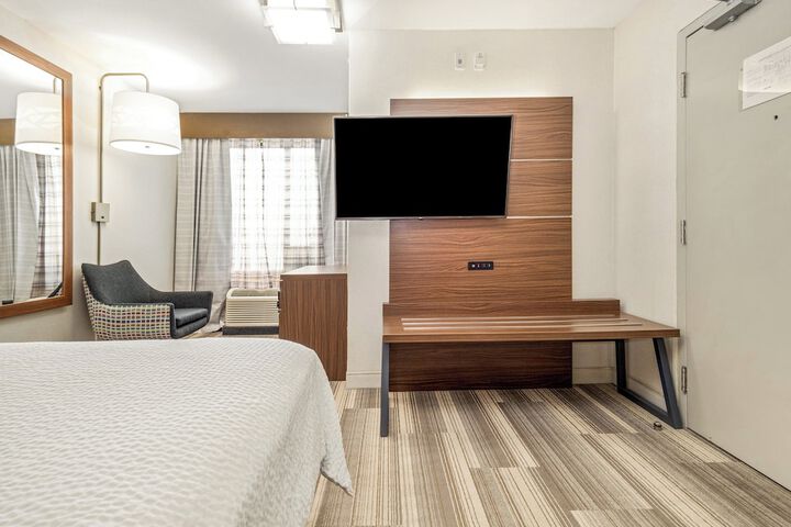 Room 98 of 348