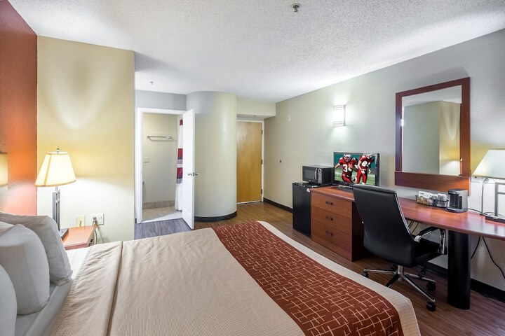Room 25 of 38