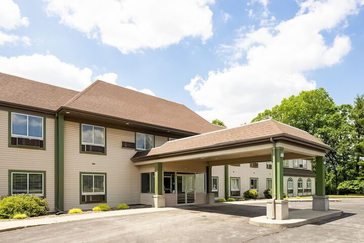 Econo Lodge Whitehall near Michigans Adventure