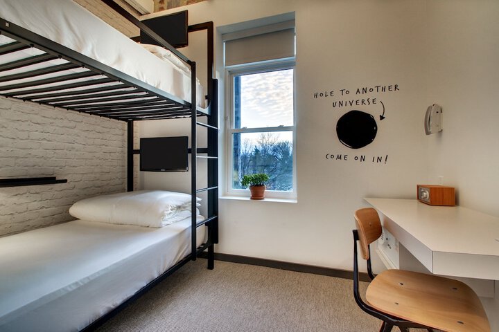 Room 93 of 111