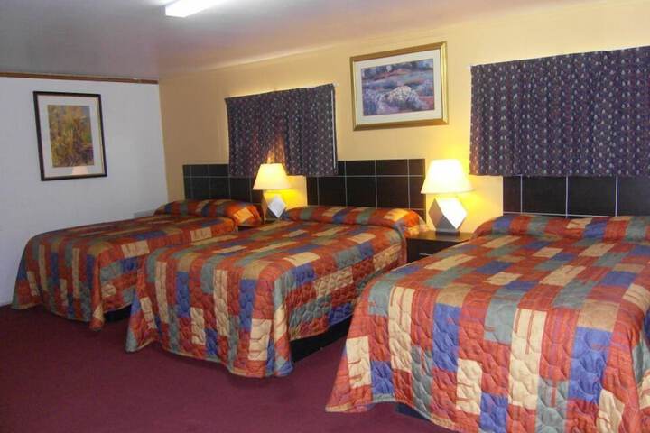 Room 9 of 16