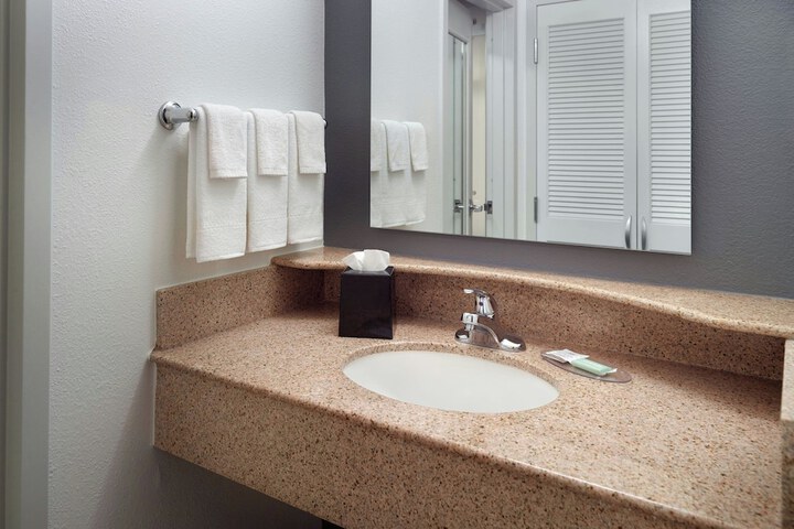 Courtyard by Marriott Tallahassee Downtown / Capitol