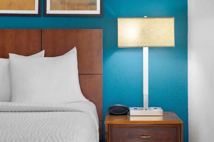 Tysons Corner Suites a Baymont by Wyndham