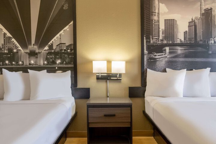 Super 8 by Wyndham Clinton