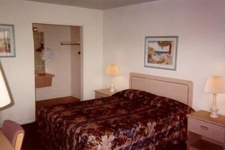 Room 17 of 29