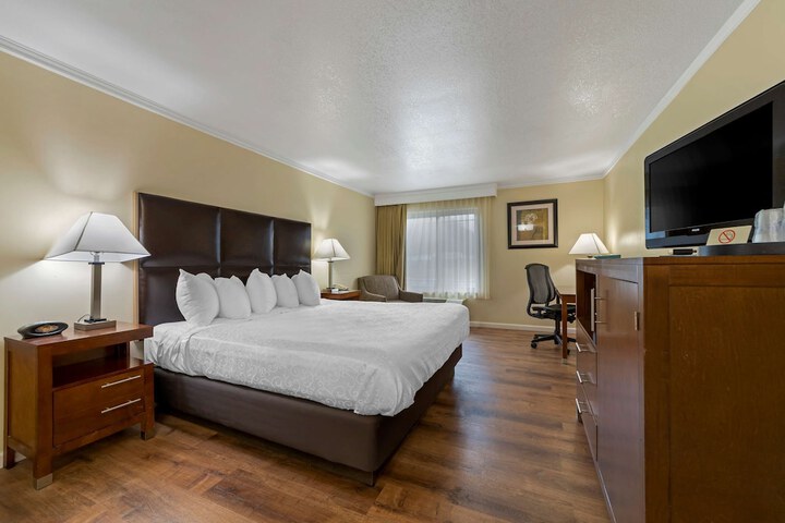 Room 27 of 38