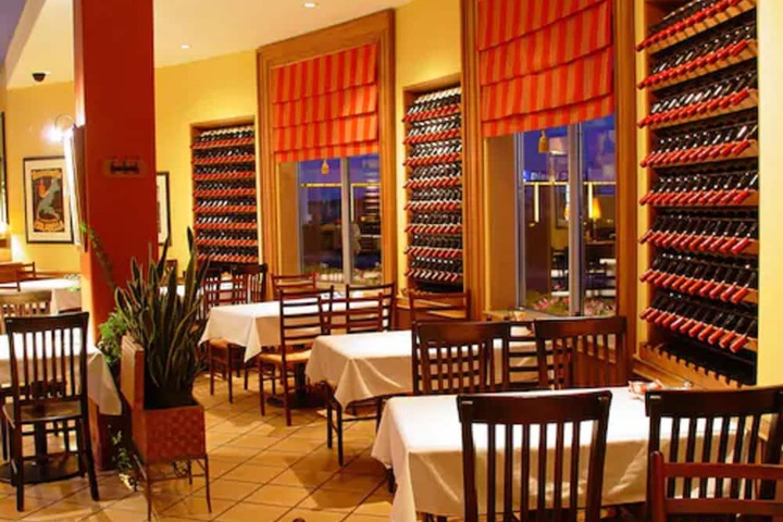 Dining 21 of 27