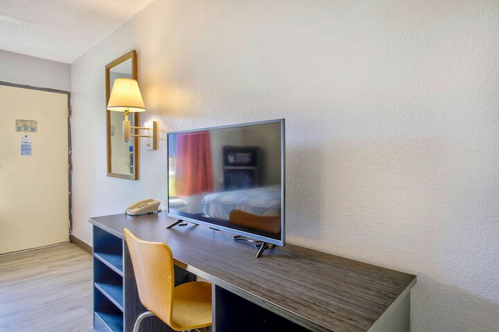 Room 10 of 25