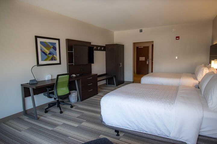 Room 9 of 42